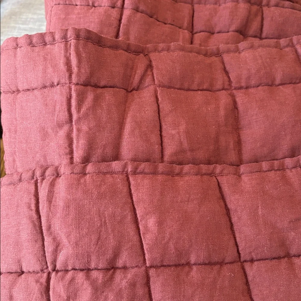 QUINCE Linen Box Quilt Twin Burgandy